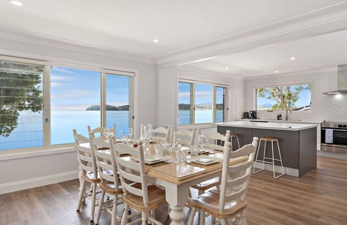 Salamander Bay House | Footprints on Foreshore