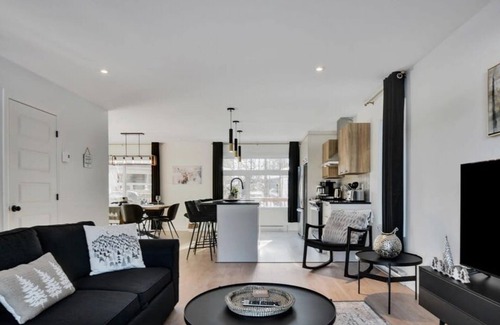 Pont-Rouge Ski Chalet | Forêt Blanche | Cozy Family Retreat | Sauna, Pool & Spa