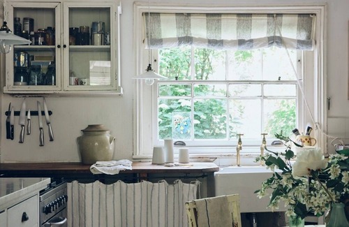 Stockwell House | For Art Lovers & Creatives. Tall Georgian townhouse, close to Tate Gallery.