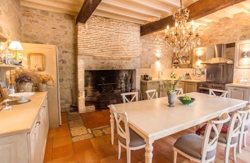 Laugnac Villa | FOR FAMILIES OR FRIENDS 12 pers EXCEPTIONAL PROPERTY SWIMMING POOL AND TENNIS