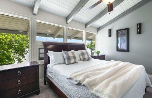 Gravois Mills House | For the View - Great Location with Lakeside Launchpad