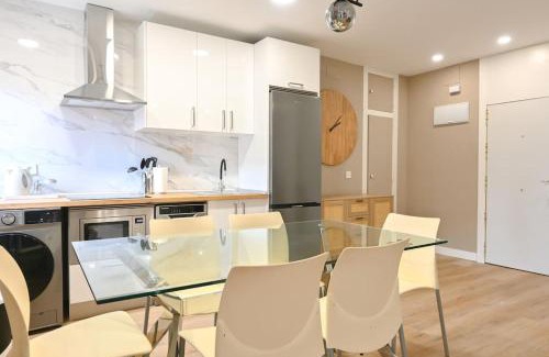 Lucero Apartment | For You Rentals Amplia Casa temporal Madrid de 3 Dormitorios M VLM4