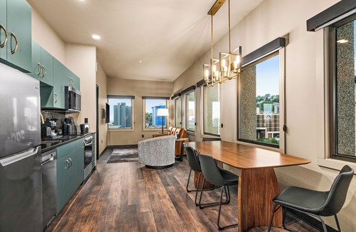 Downtown - Waterfront Hotel | Force on 5th Avenue Hotel