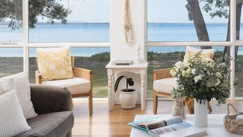 Salamander Bay House | Foreshore Beach House - Stunning waterfront home
