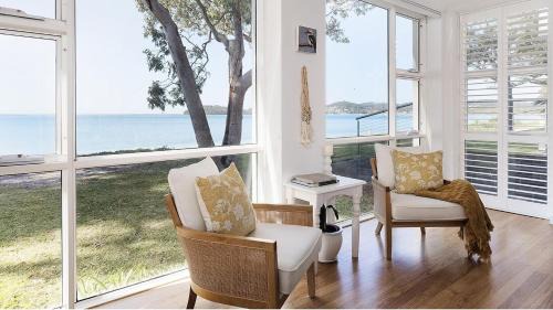 Salamander Bay House | Foreshore Beach House - Stunning waterfront home