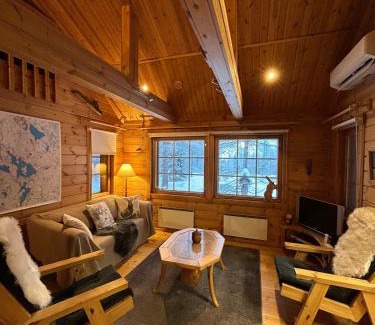 Rauhala Ski Chalet | Forest and Lake Chalet in Pallas-Yllastunturi, Levi