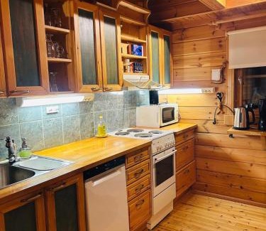 Rauhala Ski Chalet | Forest and Lake Chalet in Pallas-Yllastunturi, Levi