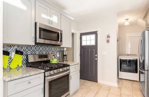 Kansas City Apartment | Forest Avenue Flat (1st Floor Apt) · 30 day stays welcomed | Midtown