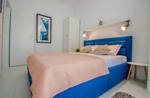 Jupiter Apartment | Forest by the sea