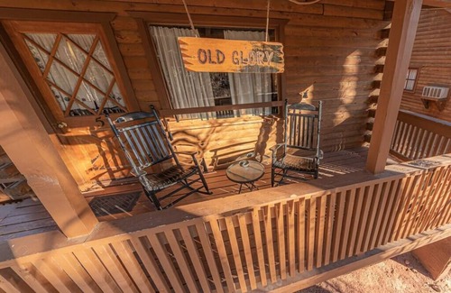 Christopher Creek Cabin | Forest Cabin 5 Old Glory