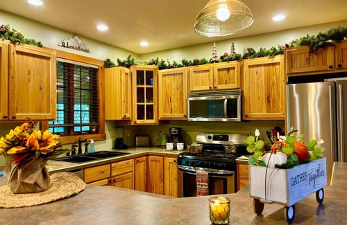 Confluence Cabin | Forest Creek Lodge · VOTED #1! LAUREL HIGHLANDS MOST BEAUTIFUL