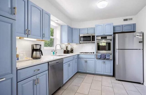 Silver Spring House | Forest Glen Silver Spring Gem - Parking