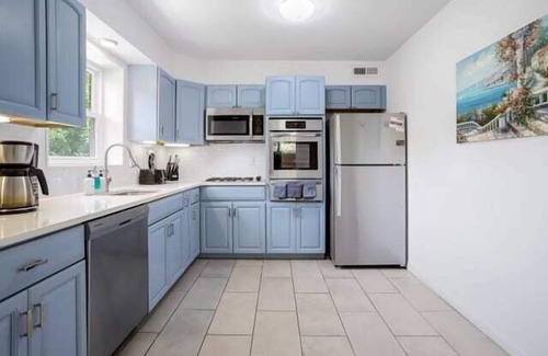 Silver Spring House | Forest Glen Silver Spring Gem - Parking
