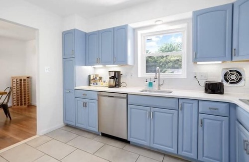 Silver Spring House | Forest Glen Silver Spring Gem - Parking