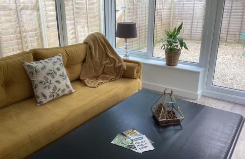 St Leonards Apartment | Forest Heath Holidays - The Nook