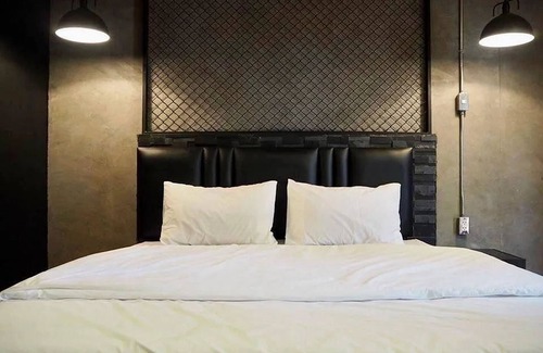 Sanamchai Hotel | Forest Hill Resort