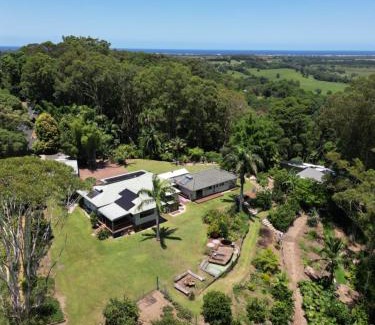 Cudgen House | Forest Hill Retreat-Private 10 acre Upscale Property with lots of extras