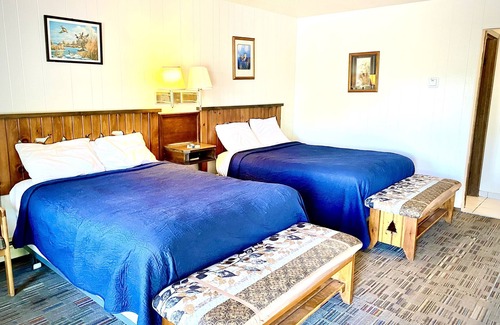 Grand Rapids Hotel | Forest Lake Motel