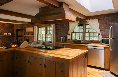 East Haven  Rutland County House | Forest Mountain Lodge: Summer Woodland Retreat Mendon, VT. 20 min to Killington/14 to Pico.