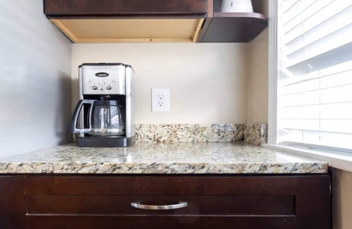 St. Louis House | Forest Park 4BR/3BA | 1st Fl Master/ABODEbucks