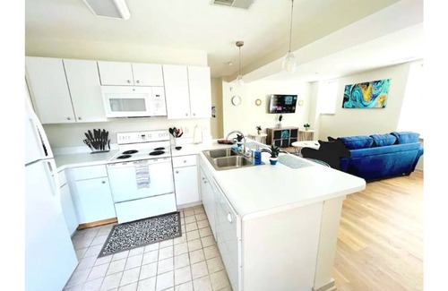 Central West End Apartment | Forest Park King w/Gated Parking Included (208)