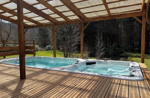 Jeanmenil Villa | Forest setting with swim spa