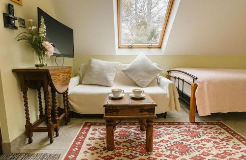 London Borough of Bromley Apartment | Forest Studio Apt free gated Parking on 2 acres Garden