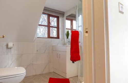 London Borough of Bromley Apartment | Forest Studio Apt free gated Parking on 2 acres Garden