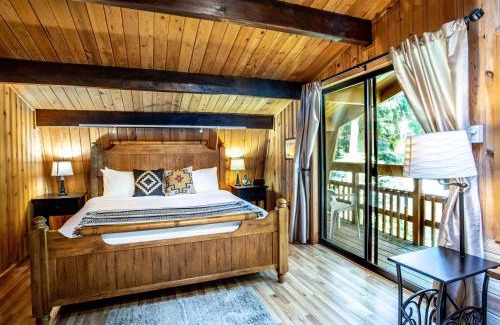 Glacier House | Forest View Chalet