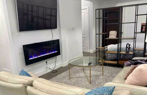 Rathwood Apartment | Forest view , luxurious, spacious and cozy close to the airport and major Hyways