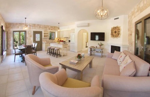 Logarata Villa | Forest Villas Kefalonia (Harry Villa)