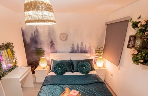 Great Houghton Apartment | Forest Work & Relax Accommodation (Forest Room)