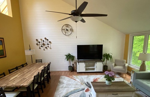Trent Lakes Cottage | ForestView Cottage (Hot tub and Sauna)