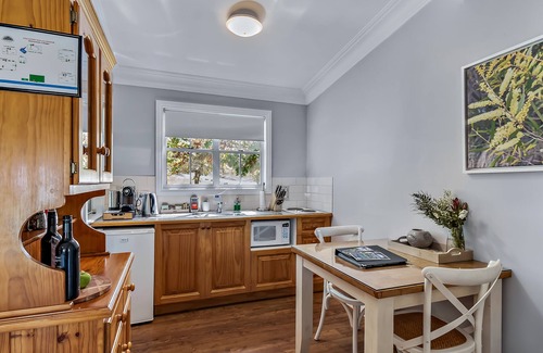 Diamondvale Cottage | Forget Me Not Cottage @ Diamondvale Estate, perfect for couples with fireplace
