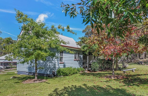 Diamondvale Cottage | Forget Me Not Cottage @ Diamondvale Estate, perfect for couples with fireplace