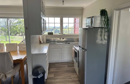 Te Akau Cottage | Forget your worries in our cosy farm cottage Spacious & relaxing with farm views