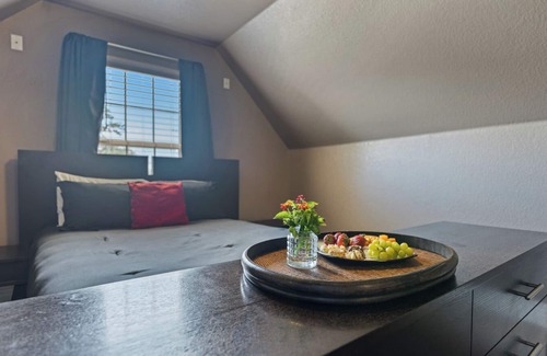 Bentonville - Fayetteville House | Forget your worries in this spacious and serene space