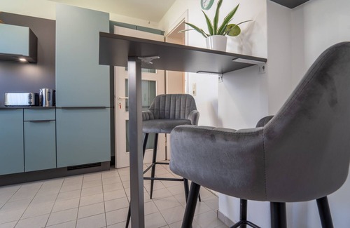 Kelheim Condo | ★Formerly Vicarage for 10 | Fireplace | Terrace | kitchen | 140sqm★