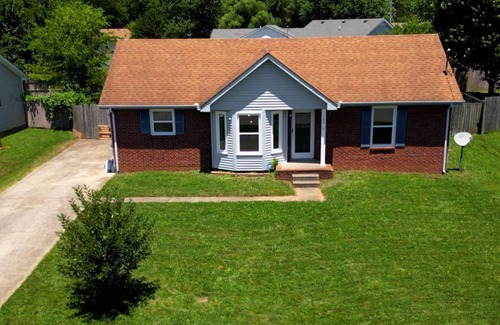 Oak Grove House | Fort Campbell Family & Pet Stays by thegate4house