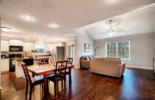 Oak Grove House | Fort Campbell Retreat: 3 Bedroom, Pet Friendly