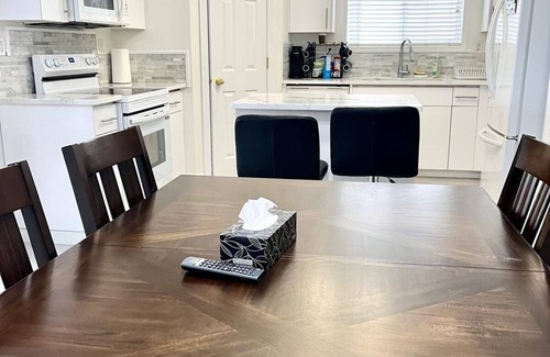 Timberlea House | Fort McMurray Home - 4 Bedroom House: Perfect for Families & Business