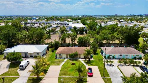 Fort Myers Beach House | Fort Myers Beach Escape 3 Miles Away Sleep 7