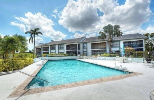 Cypress Lake Condo | FORT MYERS GETAWAY! 2-bedroom condo with WiFi, AC