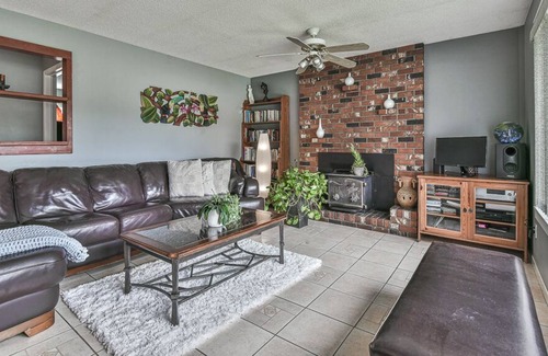 Maple Ridge Villa | Fort Sarina -New! 5 BR Villa Free car/RV parking close to Golden Ears Adventures