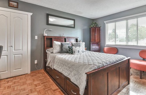 Maple Ridge Villa | Fort Sarina -New! 5 BR Villa Free car/RV parking close to Golden Ears Adventures
