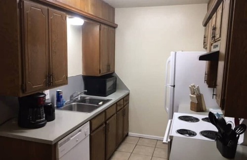 Lawton Apartment | Fort Sill visitor entrance half a mile!