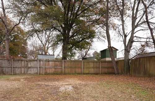 Fort Smith House | Fort Smith Cozy House 3 Beds 2 Baths for your family or group.