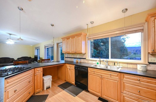 Langley Apartment | Fort Wine Burrow: Entire Private Estate Home