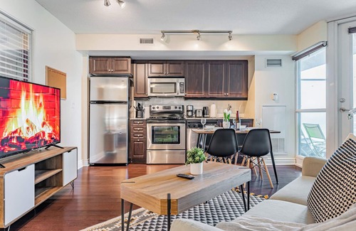 Fort York Apartment | Fort York Suites