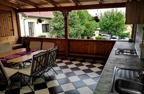 Kiskunhalas Apartment | Fortuna Vendégház Erkélyes Lakosztály